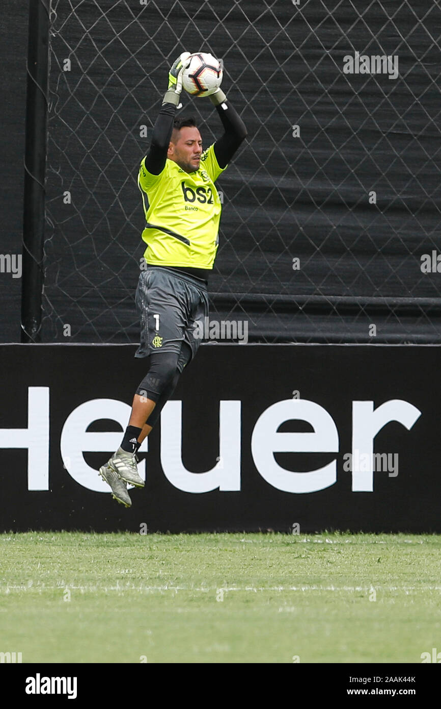 FLAMENGO AUSBILDUNG, Lima, Peru - 22. NOVEMBER: Diego Alves während der Ausbildung in La Videna in Vorbereitung auf die Fußball-Match am 23.November zwischen Flamengo von Brasilien und River Plate in Argentinien für die 2019 CONMEBOL Copa Libertadores Finale in monumentalen Stadion 'U' in Lima, Peru (Foto von Ricardo Moreira/World Press Photo) Stockfoto