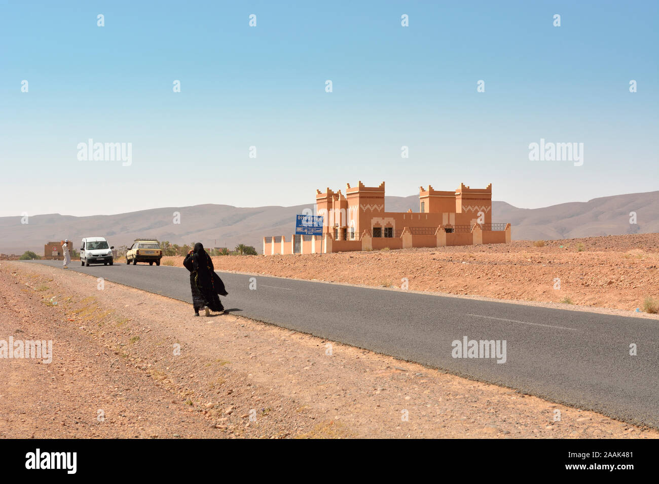 Straße nach Tinzouline. Draa-tal, Marokko Stockfoto