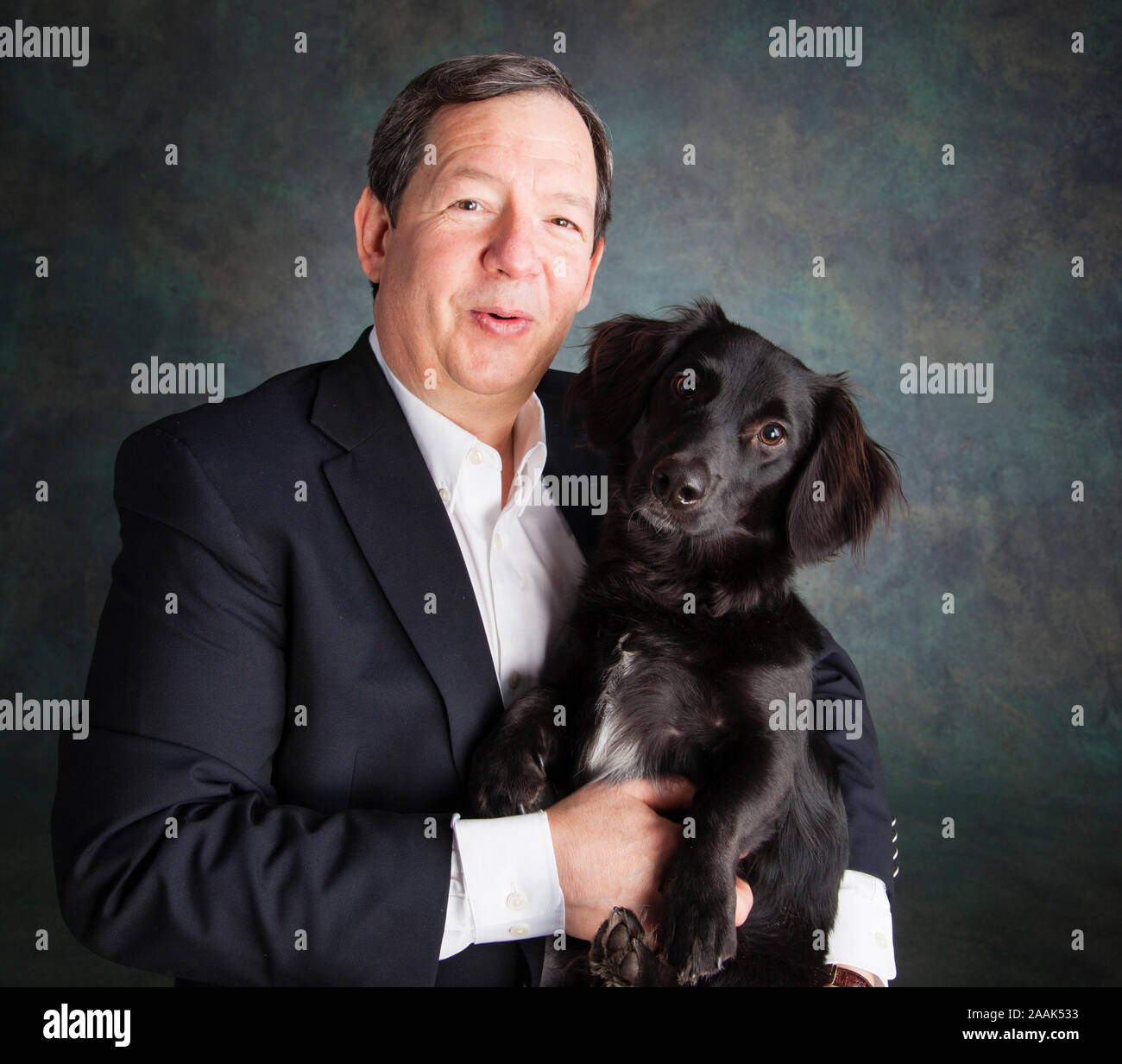 Studio Portrait von Menschen mit gemischter Rasse Hund Stockfoto