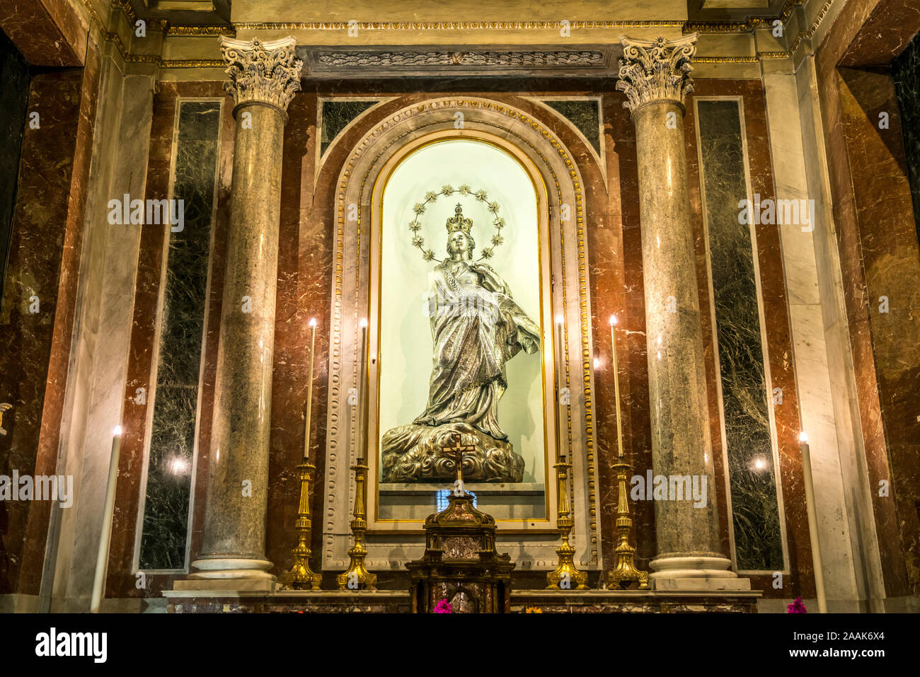 Statue in der Kathedrale Maria Santissima Assunta, Palermo, Sizilien, Italien, Europa | Statue von der Kathedrale Mariä Himmelfahrt der Jungfrau Maria Stockfoto