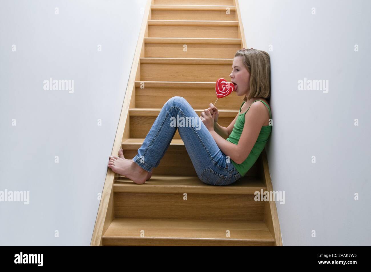 Mädchen mit Lolly - Mädchen mit Lollypop Stockfoto Mädchen mit Lolly - Mädchen mit Lollypop Stockfoto