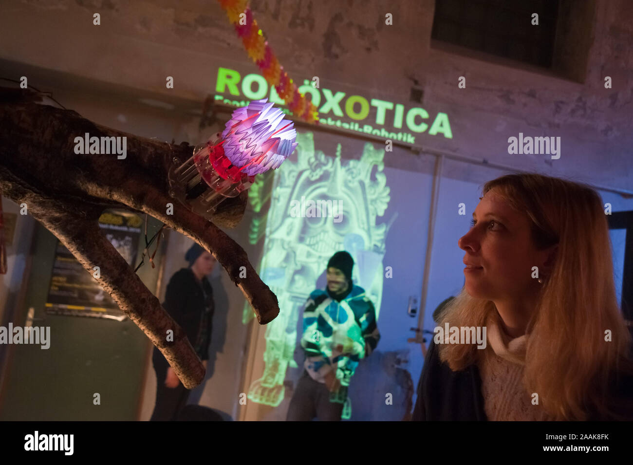 Wien, Roböxotica, Roboter Getränke mixen Stockfoto