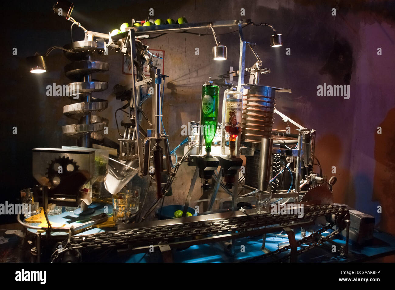 Wien, Roböxotica, Roboter Getränke mixen Stockfoto