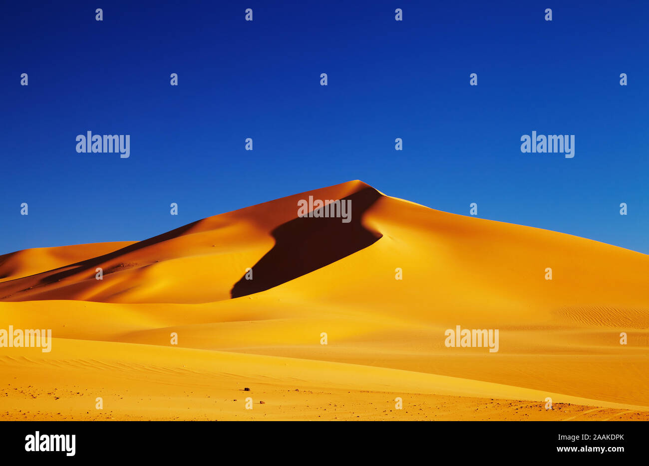 Sanddüne in der Wüste Sahara bei Sonnenuntergang, Tadrart, Algerien Stockfoto