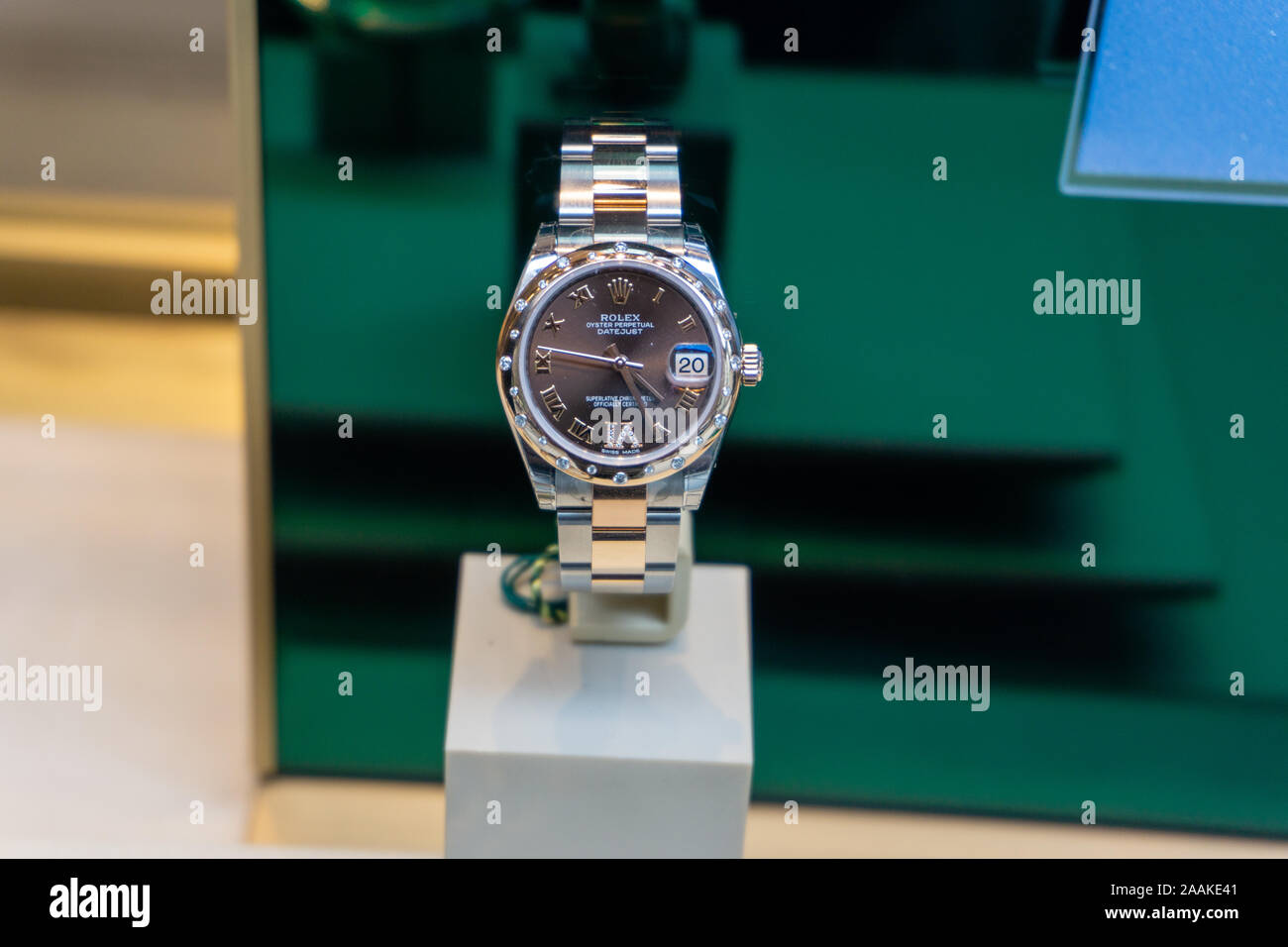 NEW YORK, USA - 20. AUGUST 2018: Rolex Luxusuhren zum Verkauf im Shop Fenster aufzurufen. Stockfoto