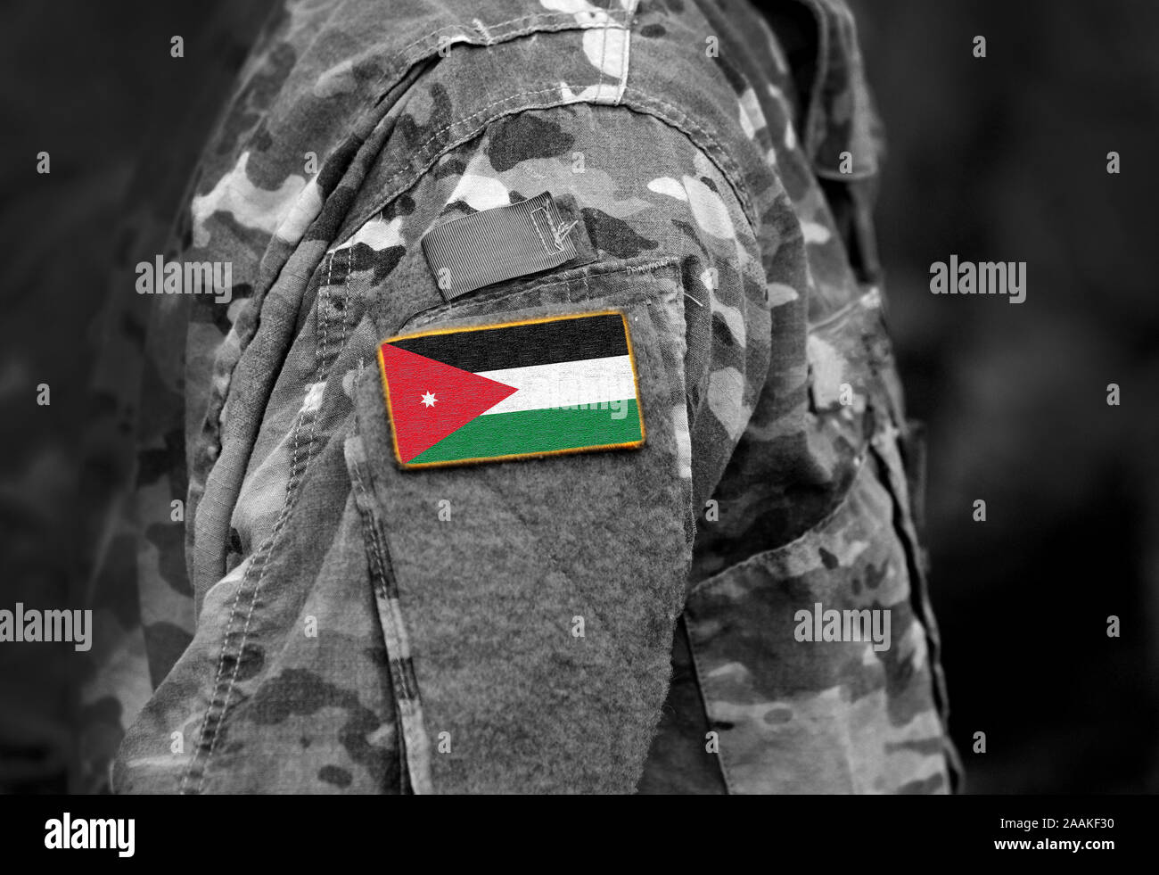 Flagge Jordanien über militärische Uniform. Armee, Bundeswehr, Soldaten. Collage. Stockfoto