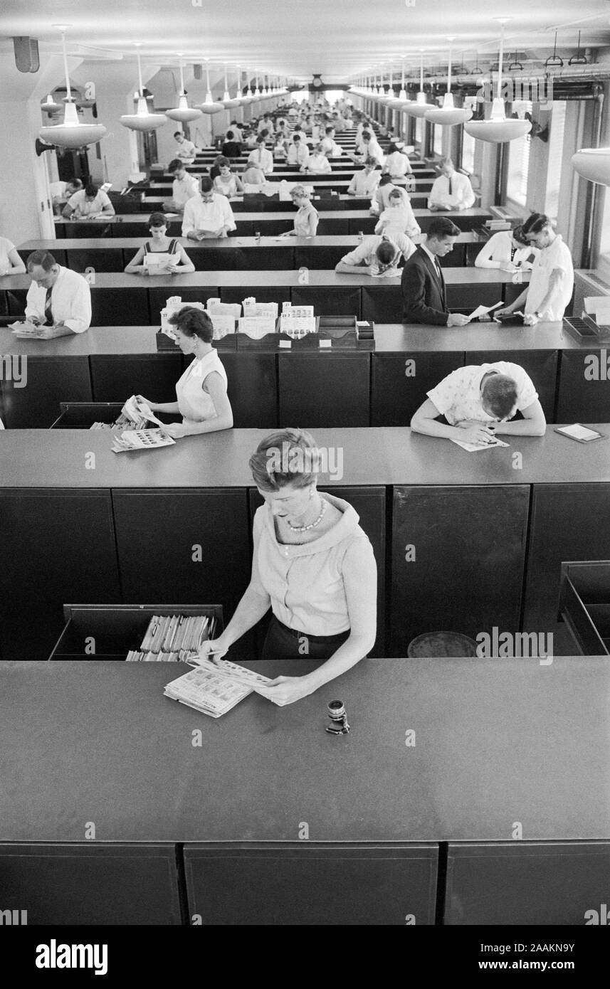 Arbeitnehmer bei der Fbi, Justizministerium Building, Washington, D.C., USA, Foto: Thomas J. O'Halloran, August 1956 Stockfoto