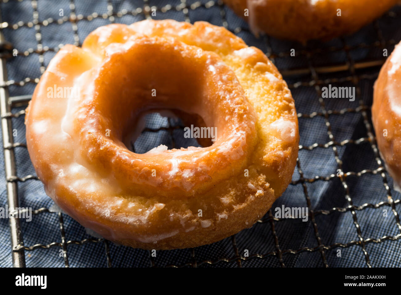 Hausgemachte Altmodische Donuts bereit zu Essen Stockfoto