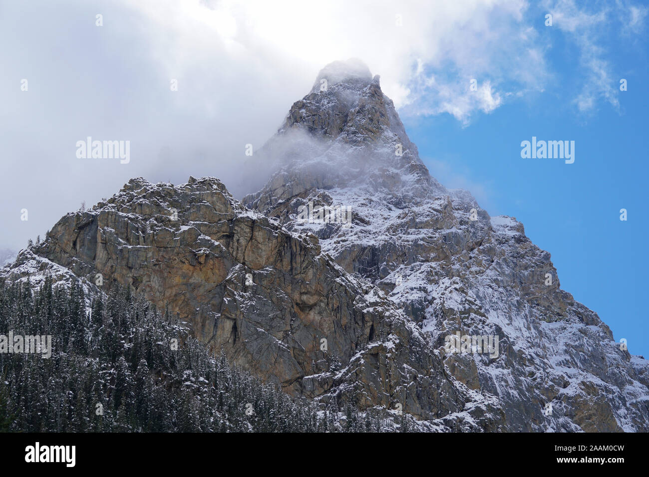 Die dramatische Schönheit der Tetons nach einem frühen Herbst Schnee Sturm. Stockfoto