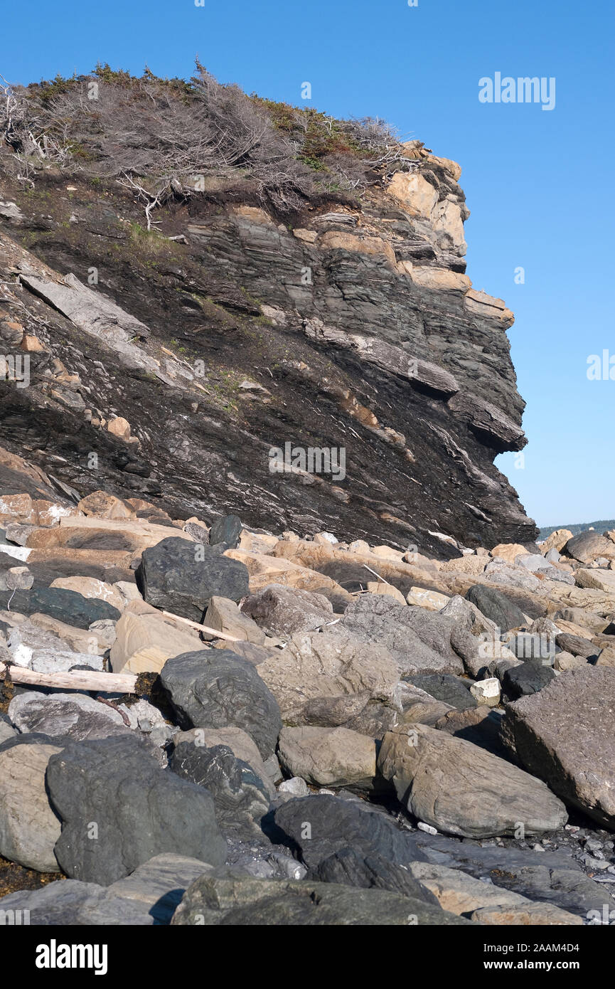 Natürliche erosion geschnitzten Gesichts in steilen Klippe Stockfoto