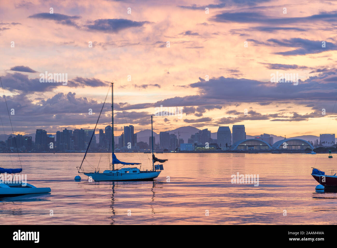 November Sonnenaufgang am Hafen von San Diego. Kalifornien, USA. Stockfoto