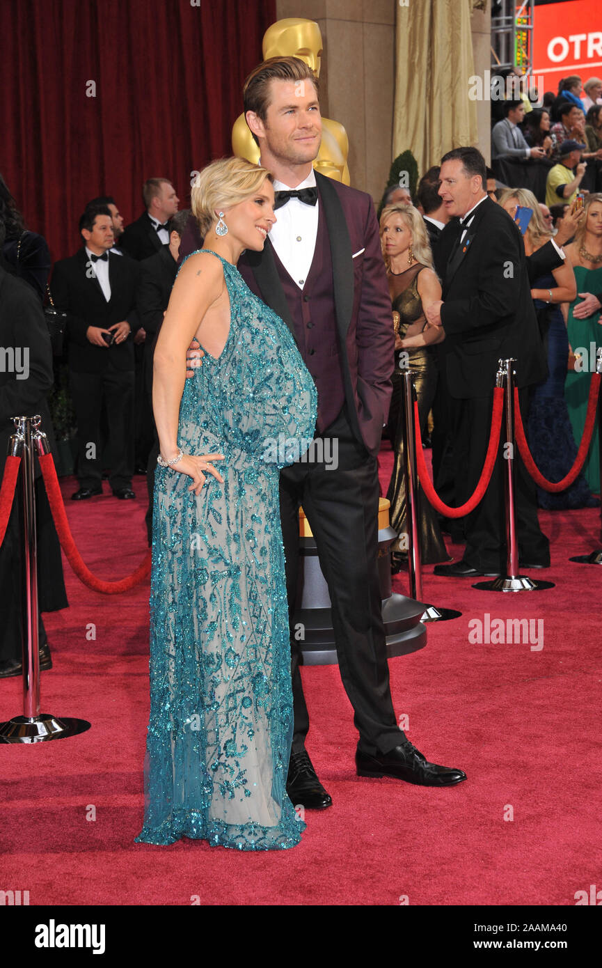 LOS ANGELES, Ca - 2. MÄRZ 2014: Chris Hemsworth & Elsa Pataky am 86. jährlichen Academy Awards im Hollywood & Highland Theater, Hollywood. © 2014 Paul Smith/Featureflash Stockfoto