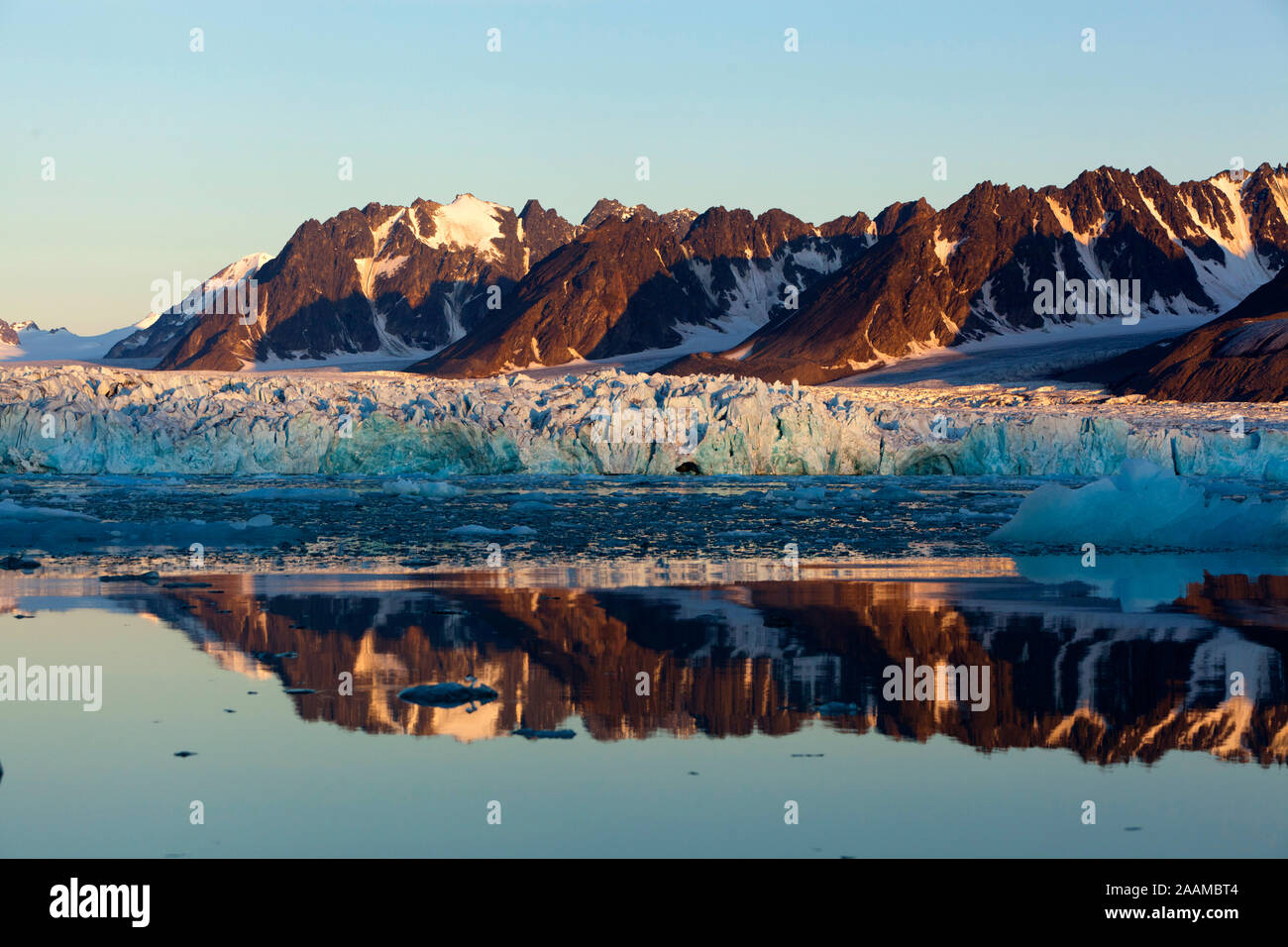 Spitzbergen, Landschaft Mit Wolkenstimmung Stockfoto