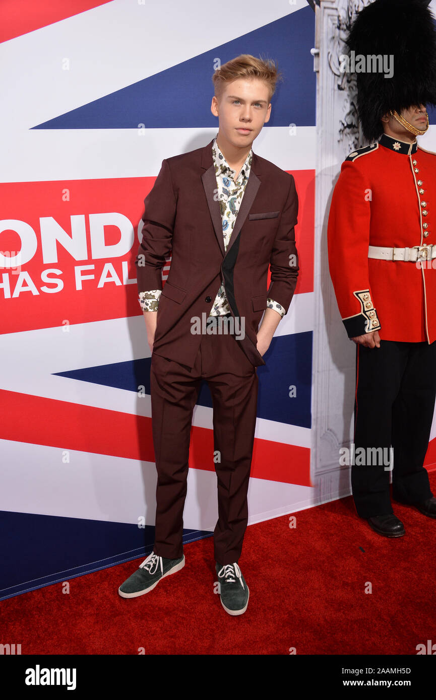 LOS ANGELES, Ca - 1. MÄRZ 2016: Schauspieler Aidan Alexander am Los Angeles Premiere von "London ist Gefallen" im Cinerama Dome, Hollywood. © 2016 Paul Smith/Featureflash Stockfoto