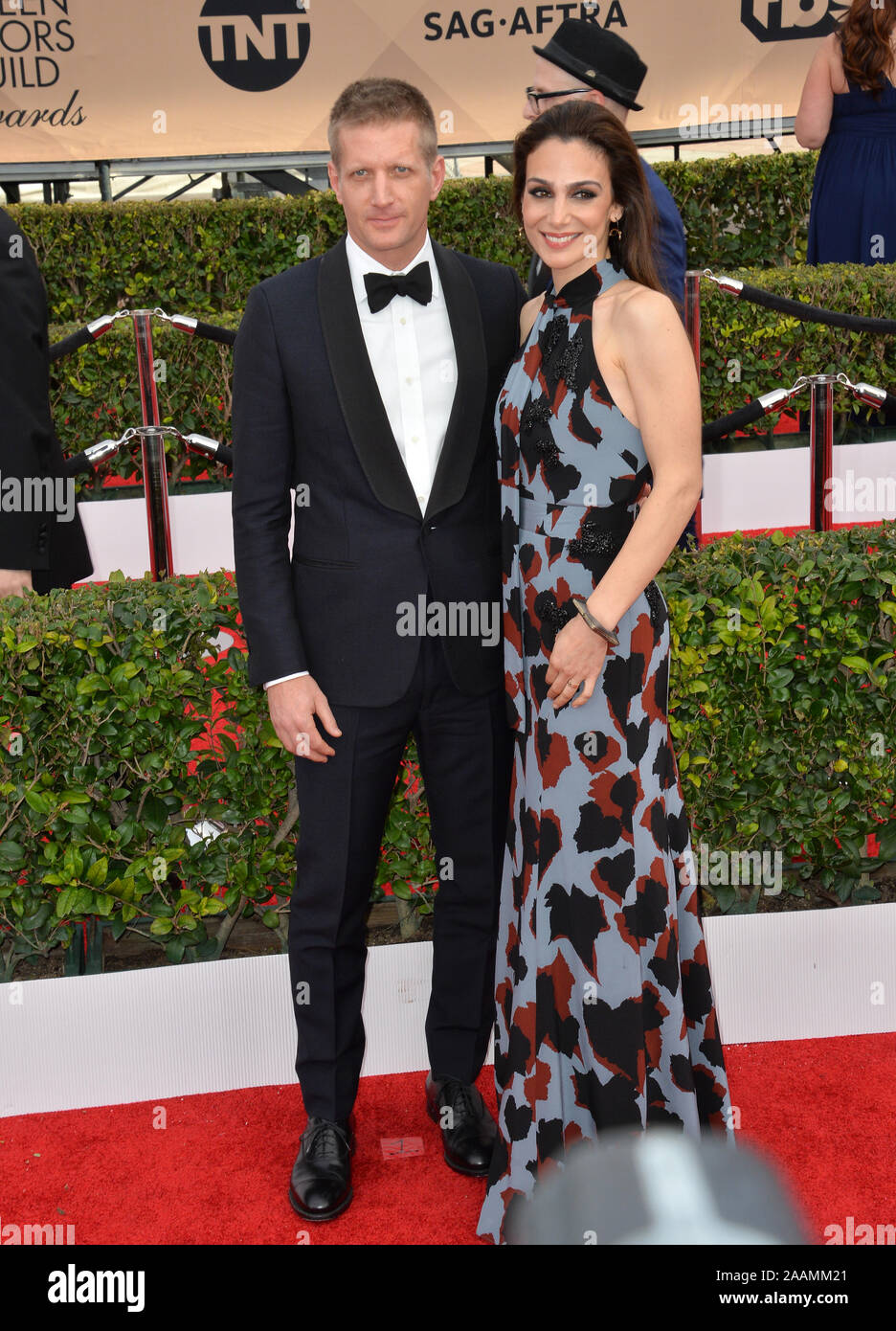 LOS ANGELES, Ca - 30. JANUAR 2016: Paul Funken & Annie Parisse am 22. jährlichen Screen Actors Guild Awards im Shrine Auditorium. © 2016 Paul Smith/Featureflash Stockfoto