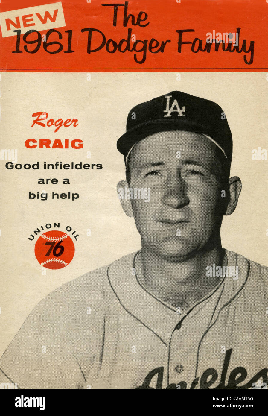Ein Souvenir 1961 Dodger Family Album Broschüre über Krug Roger Craig war kostenlos als Premium an Kunden von 76 Tankstellen in Los Angeles Bereich verteilt. Stockfoto
