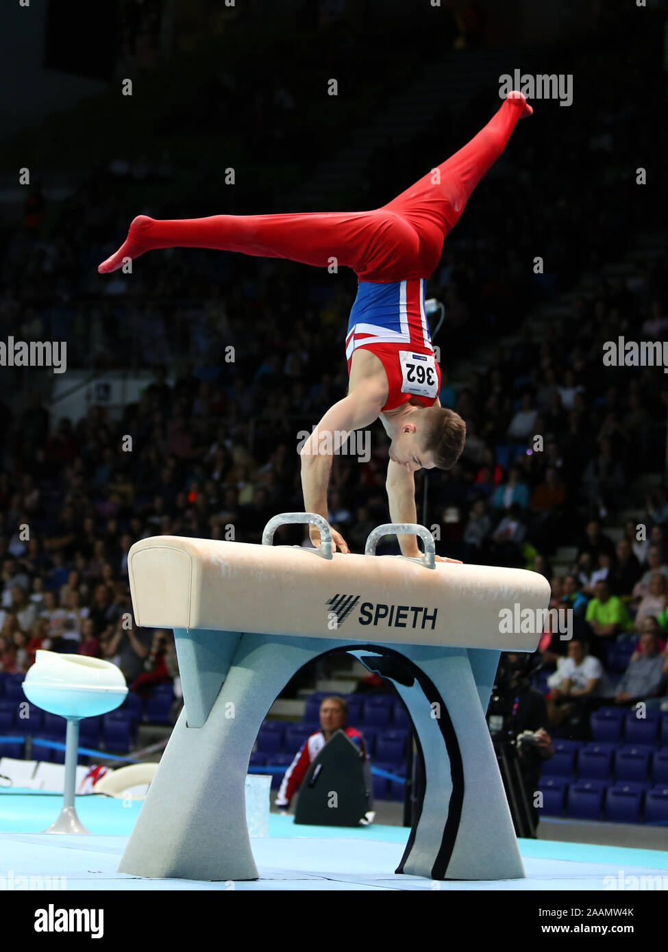 Stettin, Polen, 13. April 2019: Max Whitlock von Großbritannien konkurriert auf dem Pferd während des Europäischen künstlerischen Gymnastik Meisterschaften Stockfoto