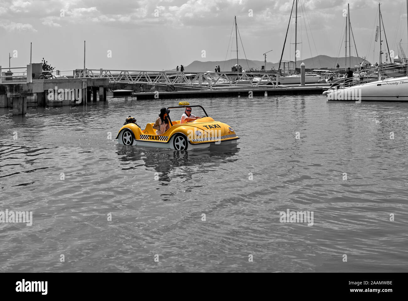 Taxi Boot. Boot geändert und als ein Taxi Kreuzfahrt auf dem Wasser verkleidet Stockfoto