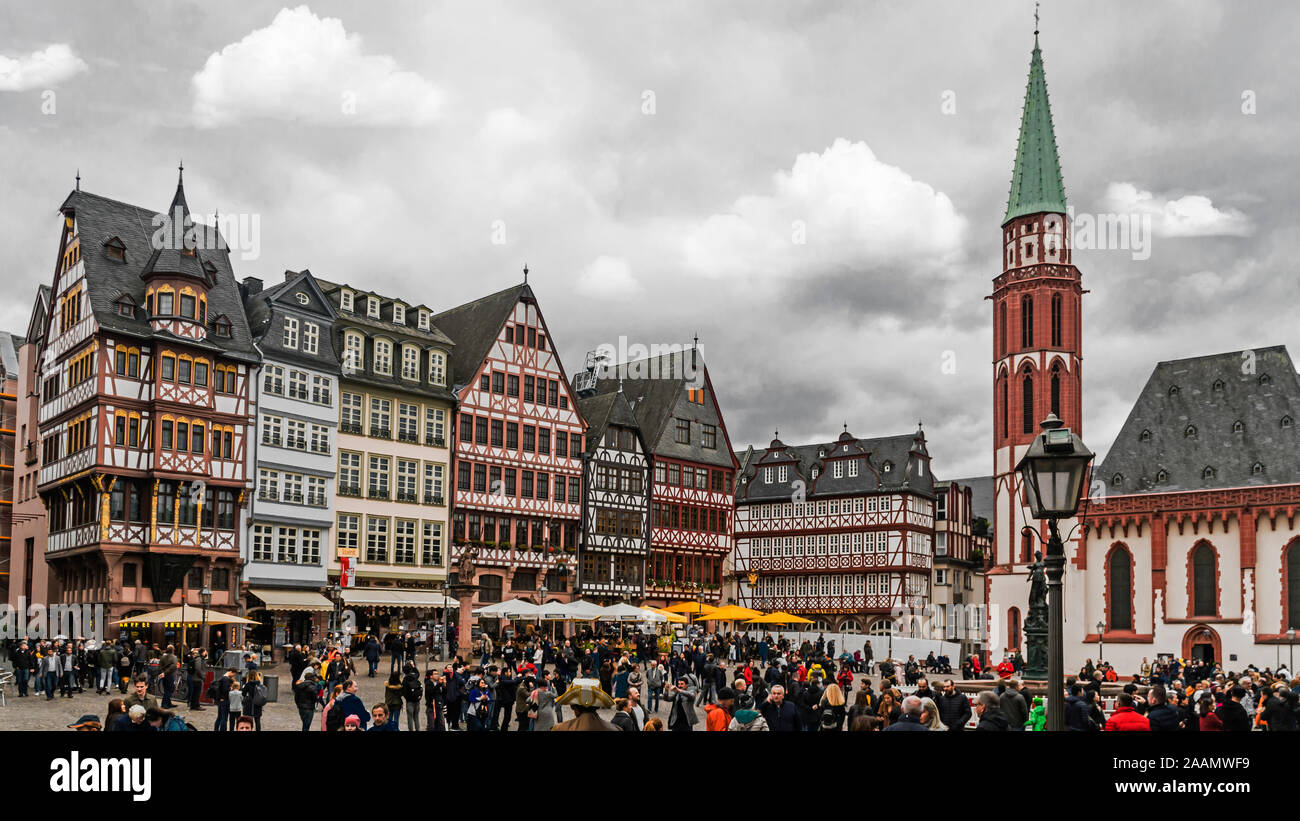 FRANKFURT AM MAIN, Deutschland 5. Oktober, 2019: Römer (Römische Villa) - ein Symbol für die Stadt, ein Komplex von Häusern mit abgestuften Dächer. Frankfurter politischen Stockfoto