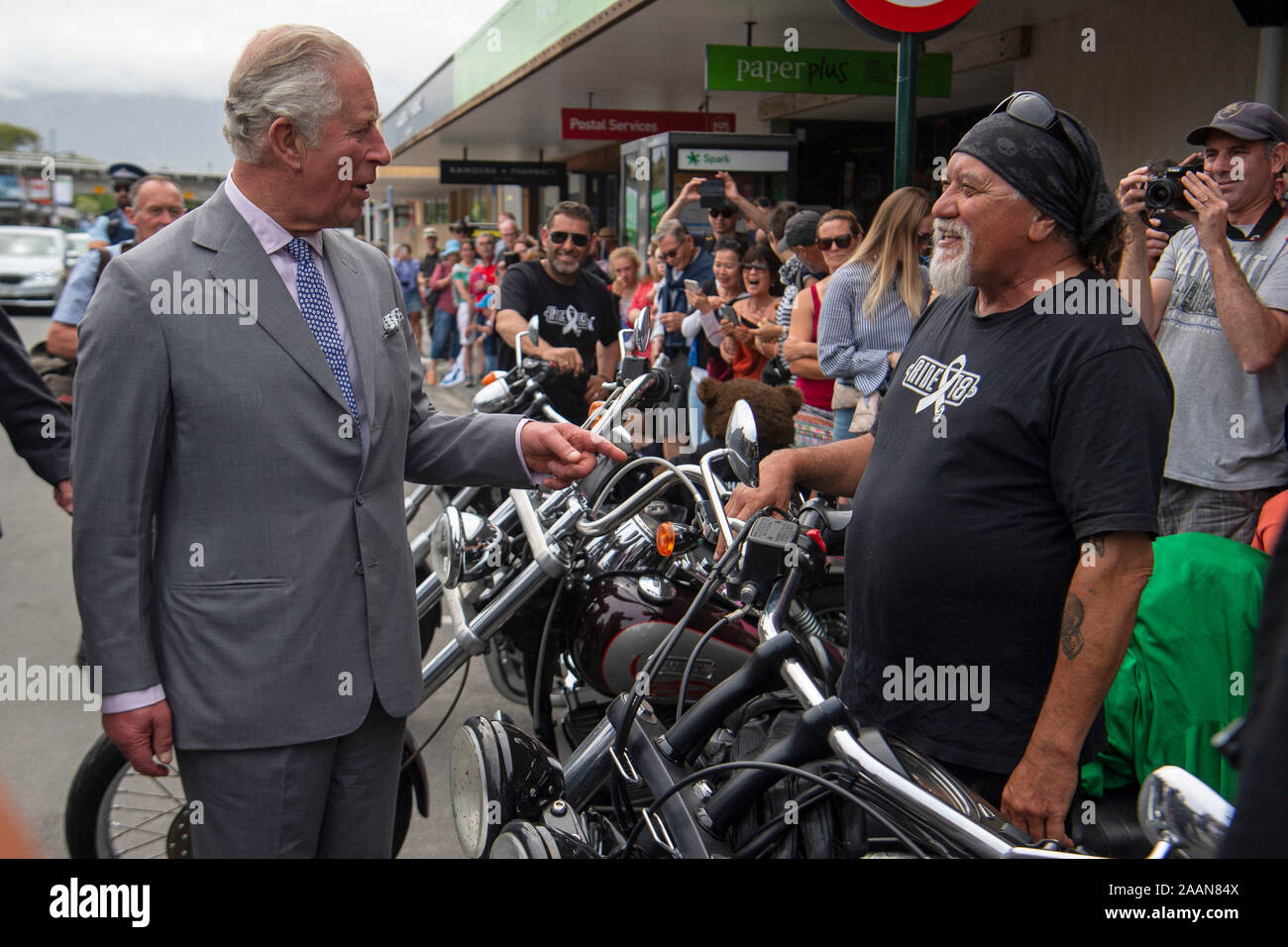 Der Prinz von Wales Gespräche mit weißem Band Reiter, jährlich eine einwöchige Motorradtour durch die Städte im Norden und Süden Inseln, zur Unterstützung der Programme gegen häusliche Gewalt, während einer öffentlichen Rundgang in Kaikoura Square, am siebten Tag des königlichen Besuch in Neuseeland. PA-Foto. Bild Datum: Samstag, November 23, 2019. Siehe PA Geschichte royals Charles. Photo Credit: Victoria Jones/PA-Kabel Stockfoto