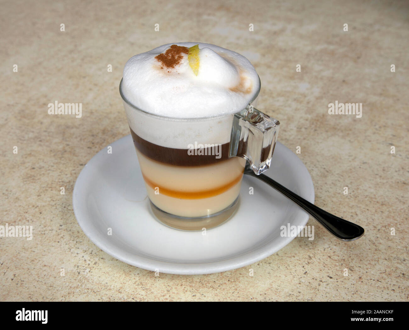 Barraquito Kaffee, ein Teneriffa Spezialität Stockfoto