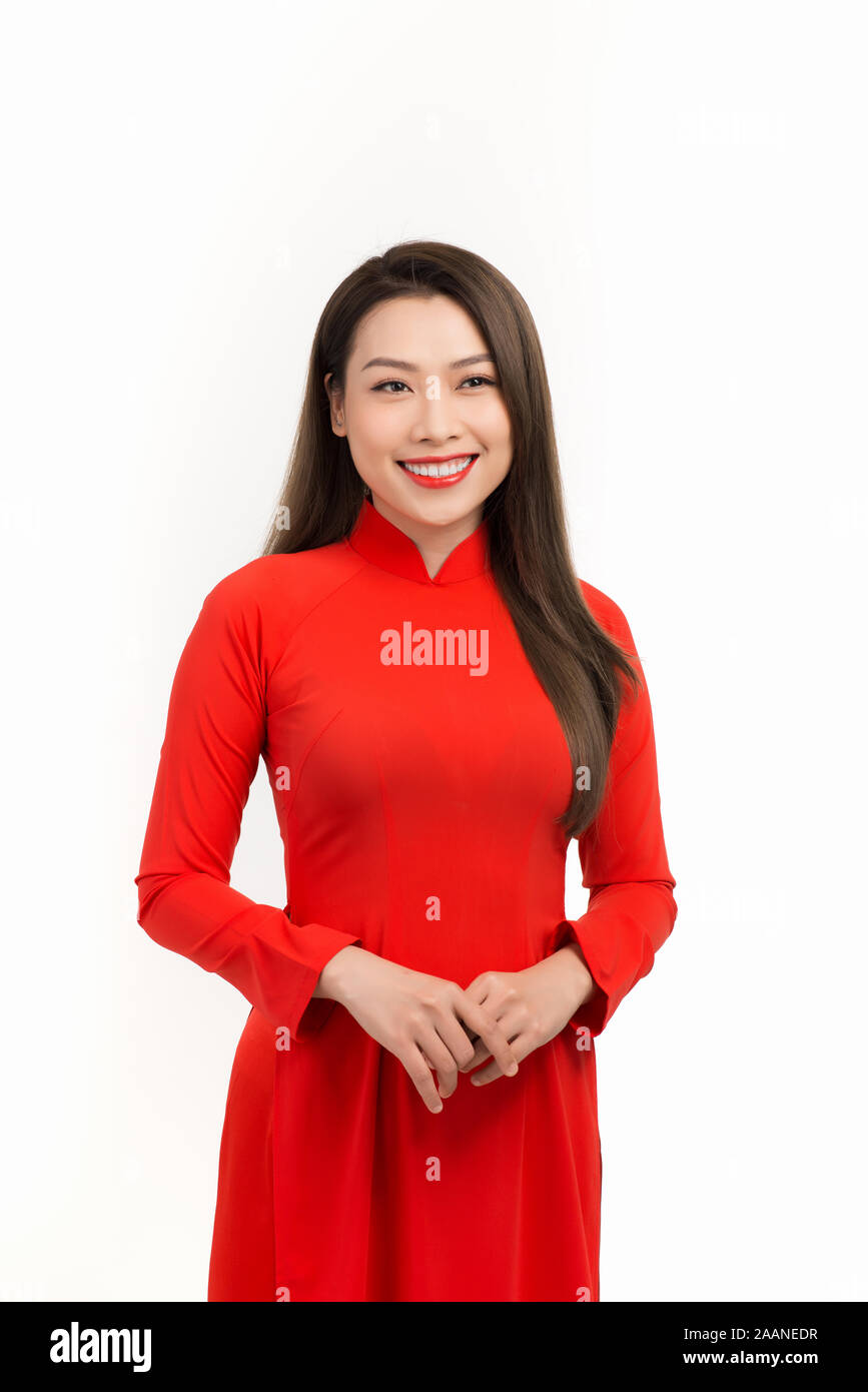 Schönheit Frau tragen rote Ao Dai und mit Mondjahr aufgeregt Tet (Feiertag) Stockfoto