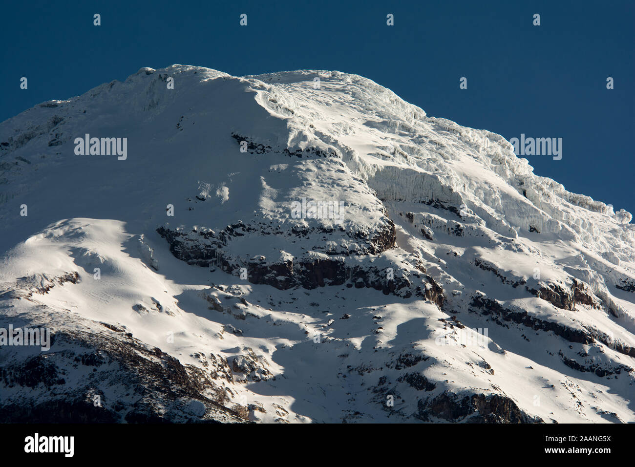 6263 Meter hohe, eisbedeckten Vulkan Chimborazo der höchste Berg in Ecuador. Stockfoto