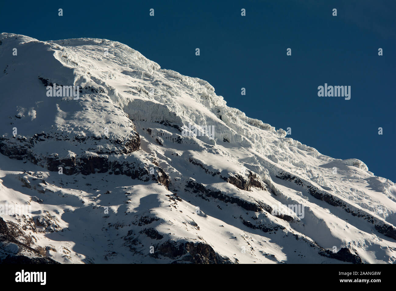 6263 Meter hohe, eisbedeckten Vulkan Chimborazo der höchste Berg in Ecuador. Stockfoto