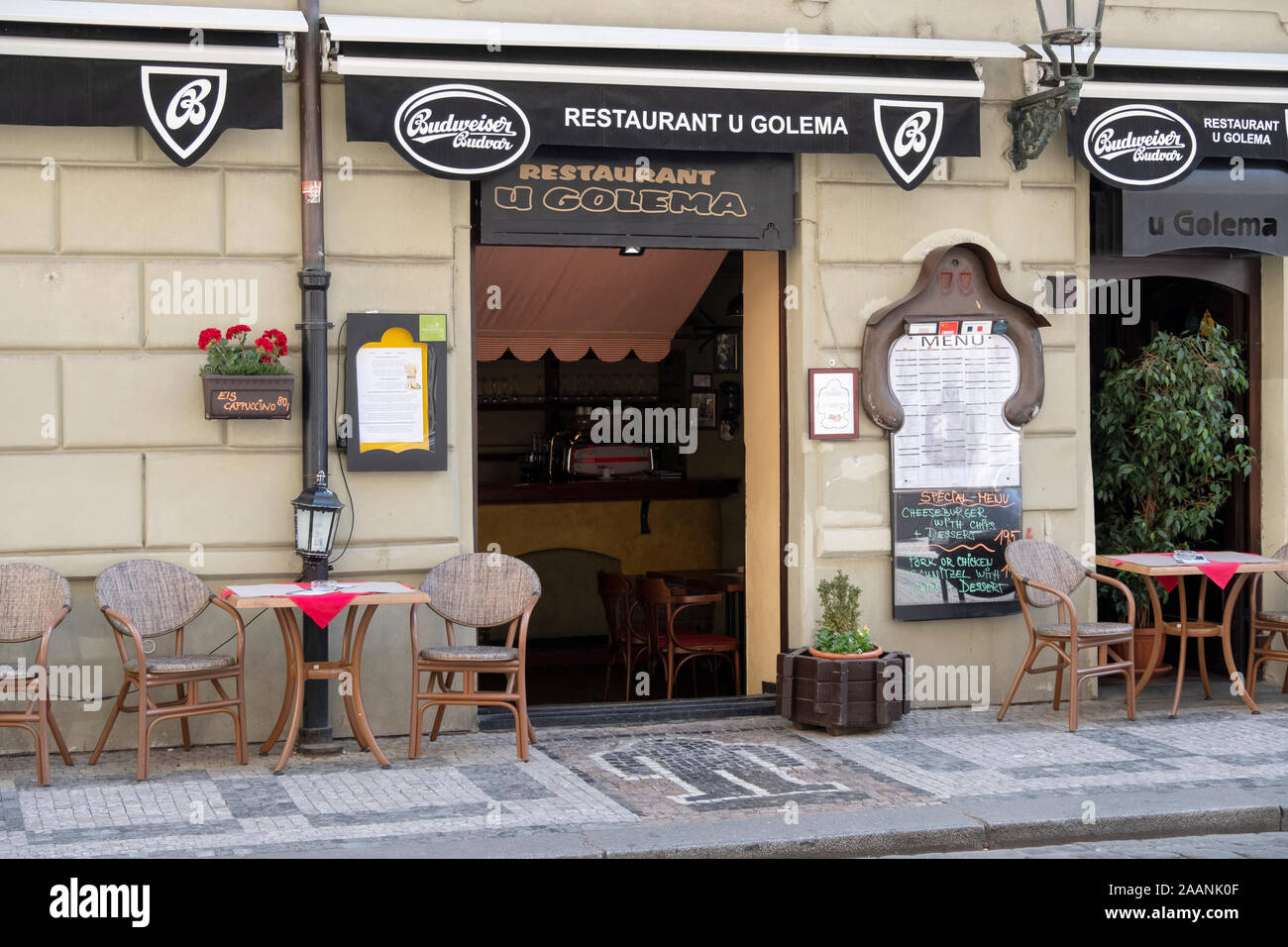 Das Restaurant U Golema auf Maiselova Straße in Prag, Tschechische Republik Der legendären Golem war eine Lehm Kreatur. auf mysteriöse Weise zum Leben erweckt. Stockfoto