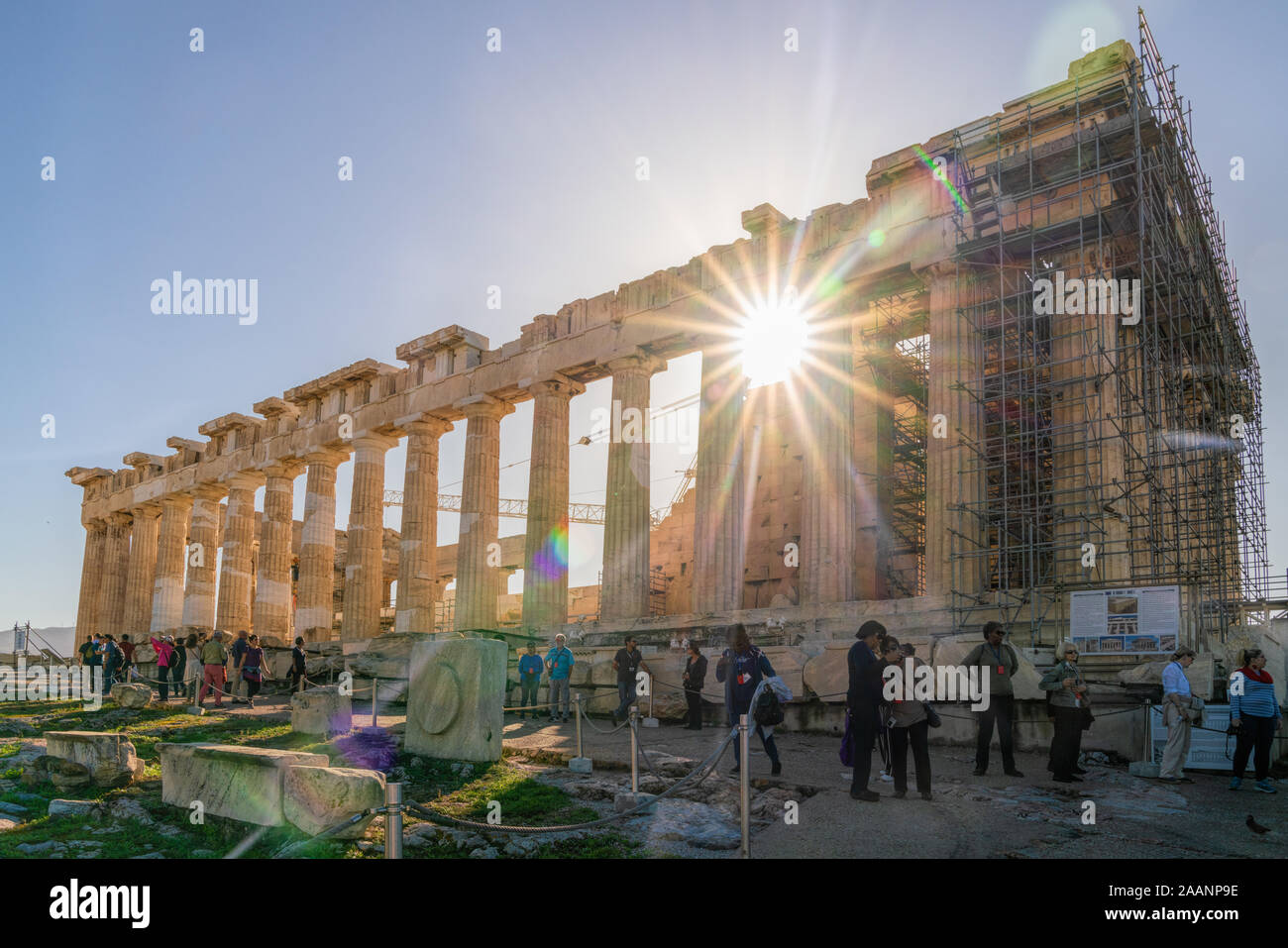 5 Nov 2019 - Athen, Griechenland. Der Parthenon bei Sonnenaufgang. Ehemalige Tempel auf der Athener Akropolis, der der Göttin Athene geweiht. Stockfoto