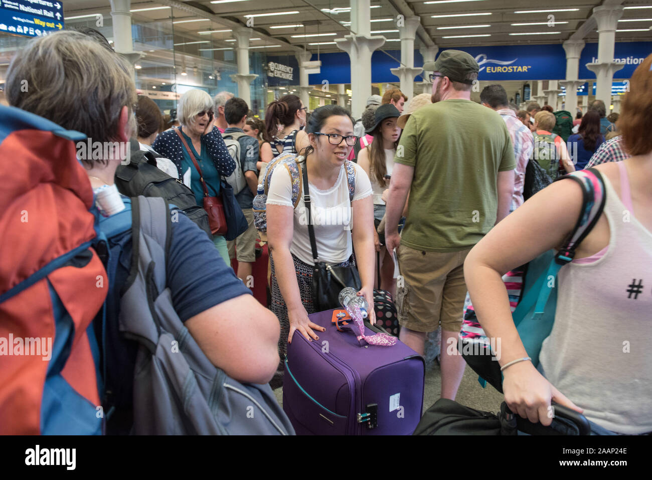 St. Pancras, London, UK. 30. Juni 2015. Chaos für Bahnreisende bei St. Pancras, wieder als Eurostar ist s wegen der streikenden Arbeiter ausgesetzt Stockfoto