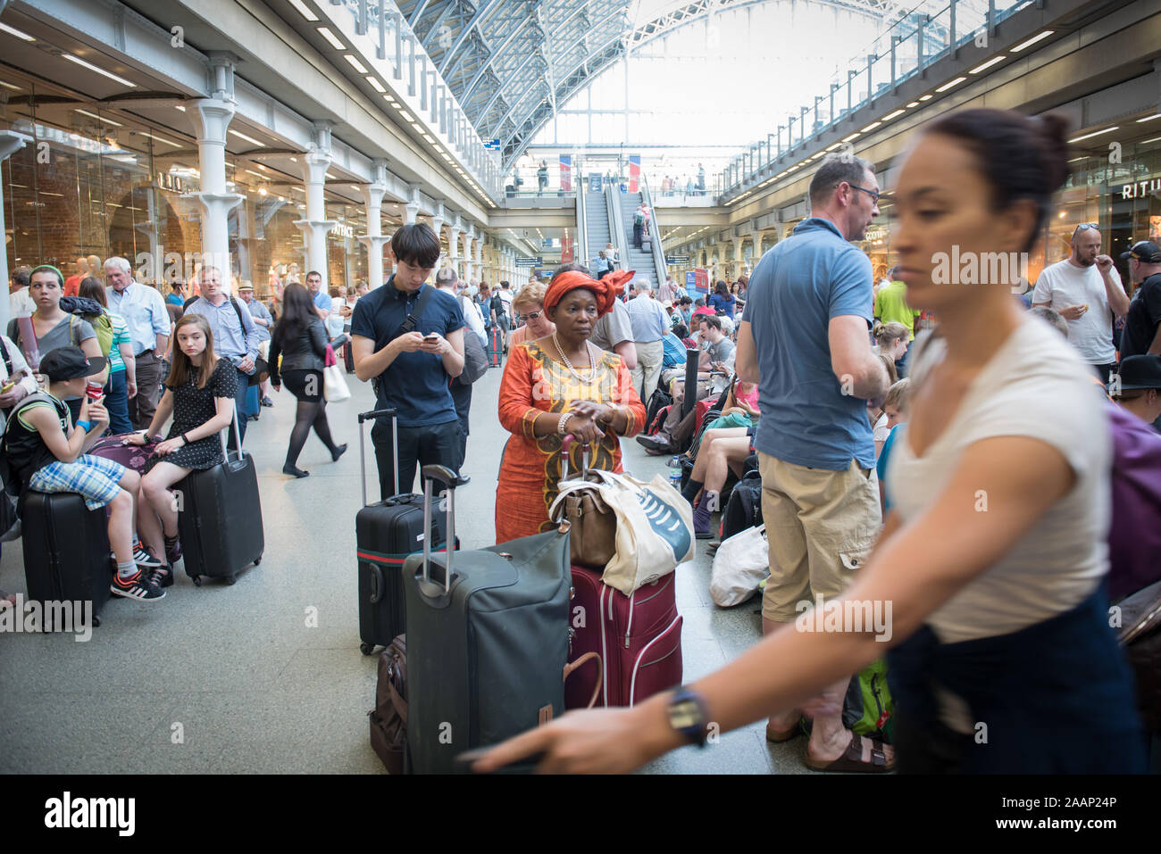 St. Pancras, London, UK. 30. Juni 2015. Chaos für Bahnreisende bei St. Pancras, wieder als Eurostar ist s wegen der streikenden Arbeiter ausgesetzt Stockfoto
