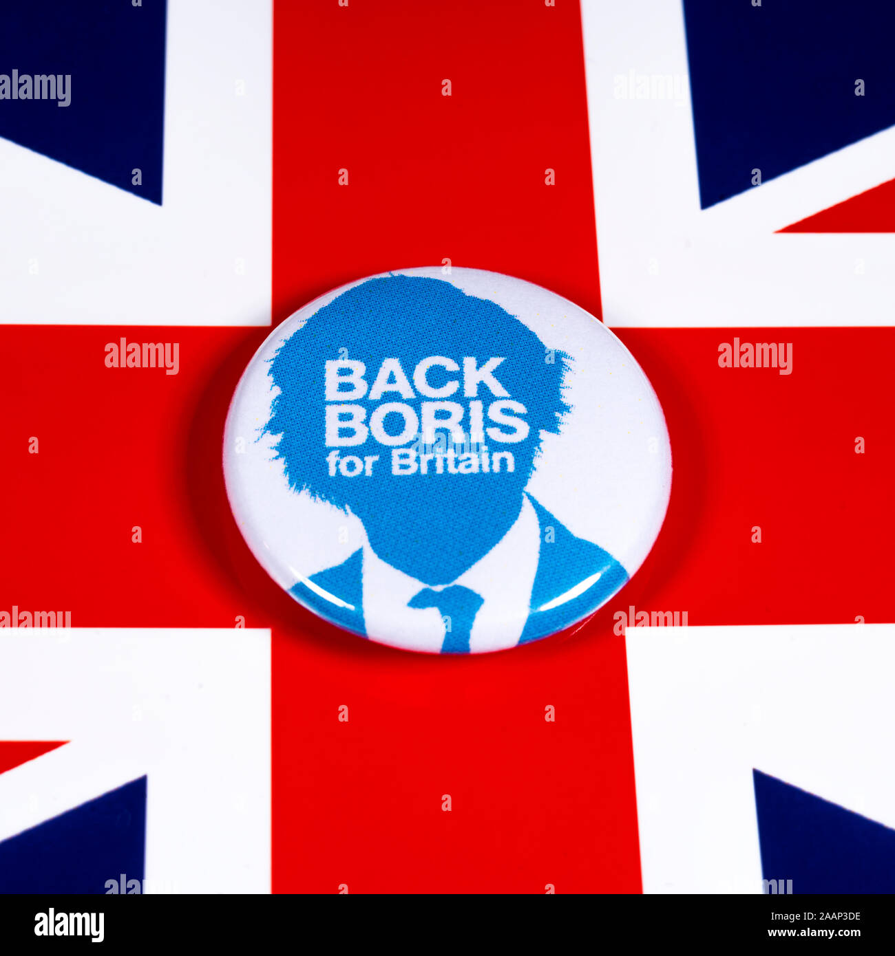 London, Großbritannien - 21 November 2019: Zurück Boris für Großbritannien pin Badge, dargestellt über dem Vereinigten Königreich Flagge. Die BRITISCHEN allgemeinen Wahl findet am 1. Stockfoto