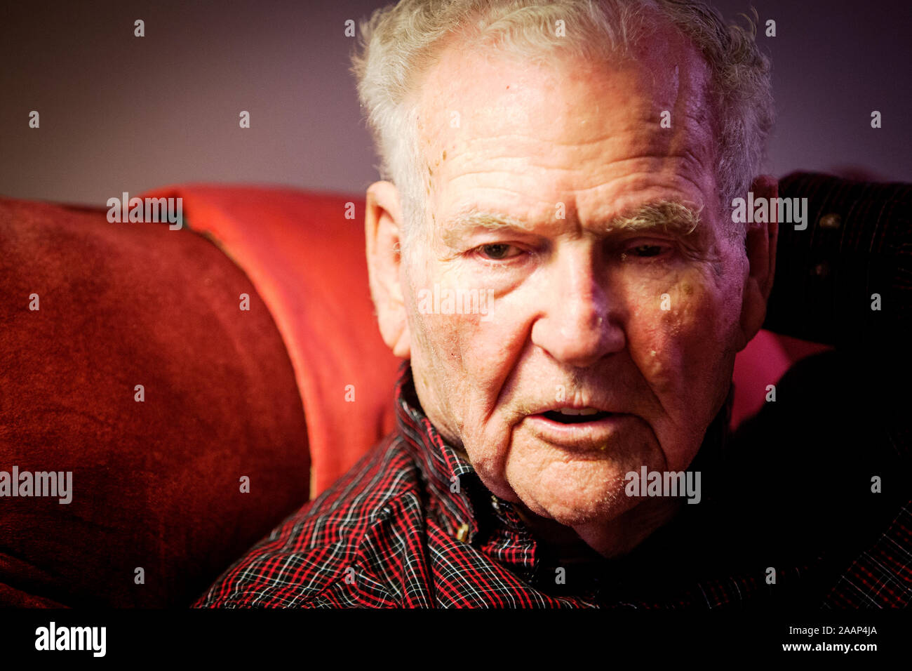 Jim Leavelle war der Dallas Polizei Abteilung Mordkommission, die am 24. November 1963, Begleitung John F. Kennedy Mörder Lee Harvey Oswald war durch den Keller von Dallas Polizei Hauptquartier, wenn Oswald von Jack Ruby erschossen wurde. Jim Leavelle starb am 29 August 2019. Stockfoto