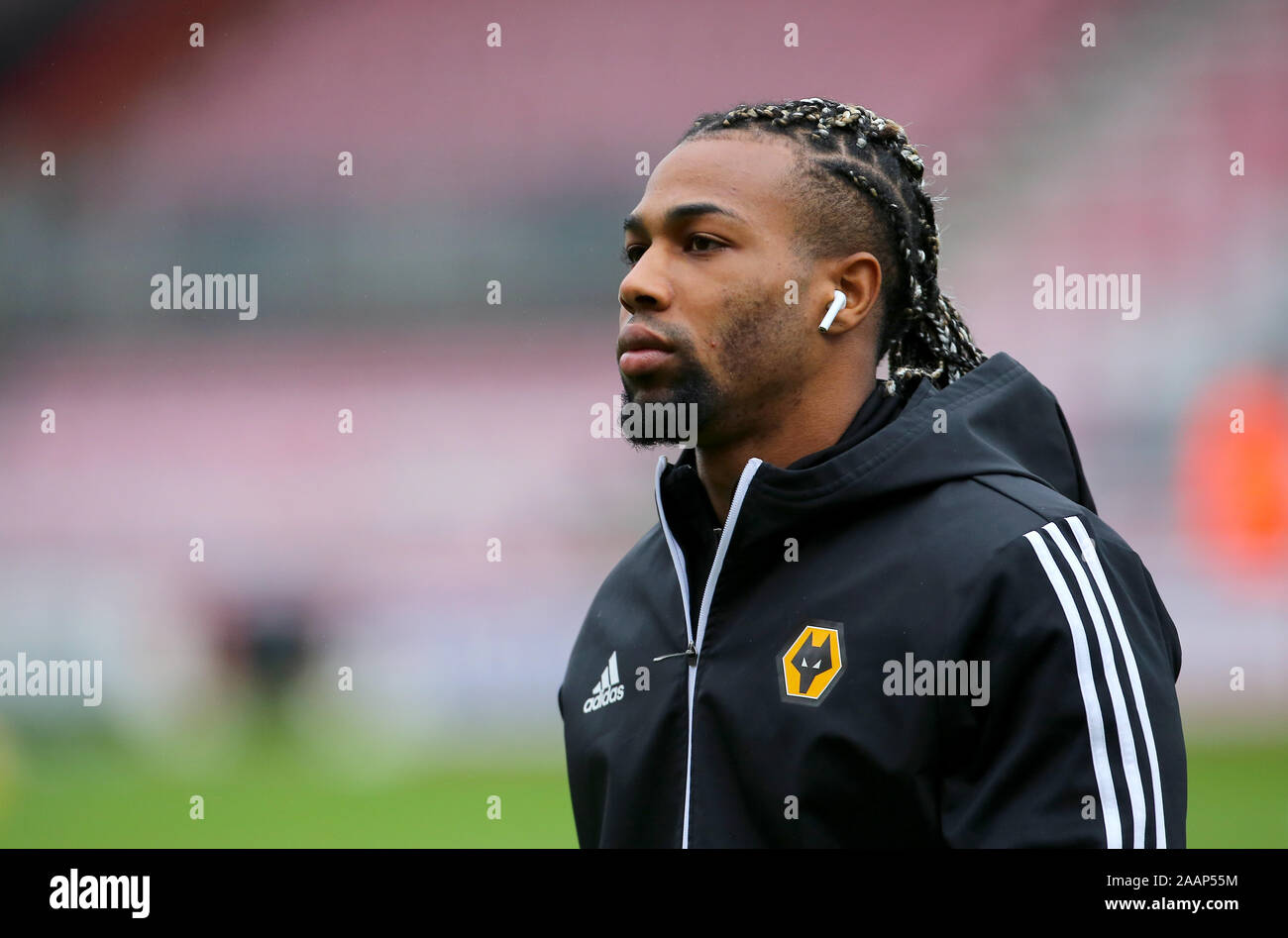 Wolverhampton Wanderers" Adama Traore Aufwärmen vor der Premier League Match an der Vitalität Stadium, Bournemouth. Stockfoto