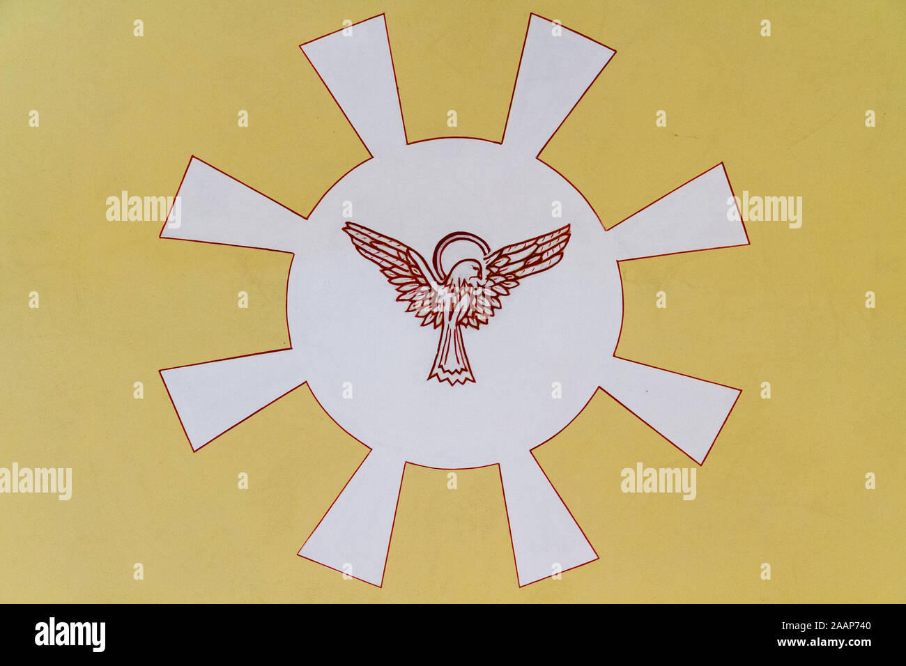 Malerei der Heilige Geist als Taube auf der Decke. Römisch-katholische Kirche der Heiligen Anna. Stockfoto