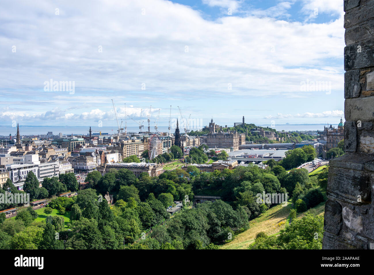 Blick über Edinburgh in Richtung Leith von der Burg Edinburgh Stockfoto