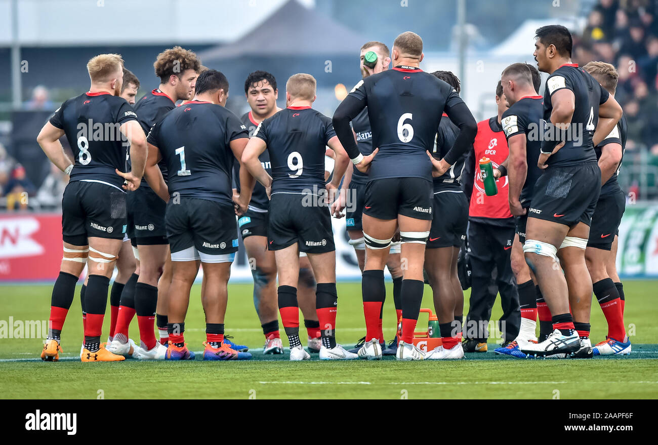 London, Großbritannien. 23 Nov, 2019. Sarazenen Huddle während des Europäischen Rugby Champions Cup Match zwischen Sarazenen und Fischadler in der Allianz Park, London, England am 23. November 2019. Foto von Phil Hutchinson. Nur die redaktionelle Nutzung, eine Lizenz für die gewerbliche Nutzung erforderlich. Keine Verwendung in Wetten, Spiele oder einer einzelnen Verein/Liga/player Publikationen. Credit: UK Sport Pics Ltd/Alamy leben Nachrichten Stockfoto