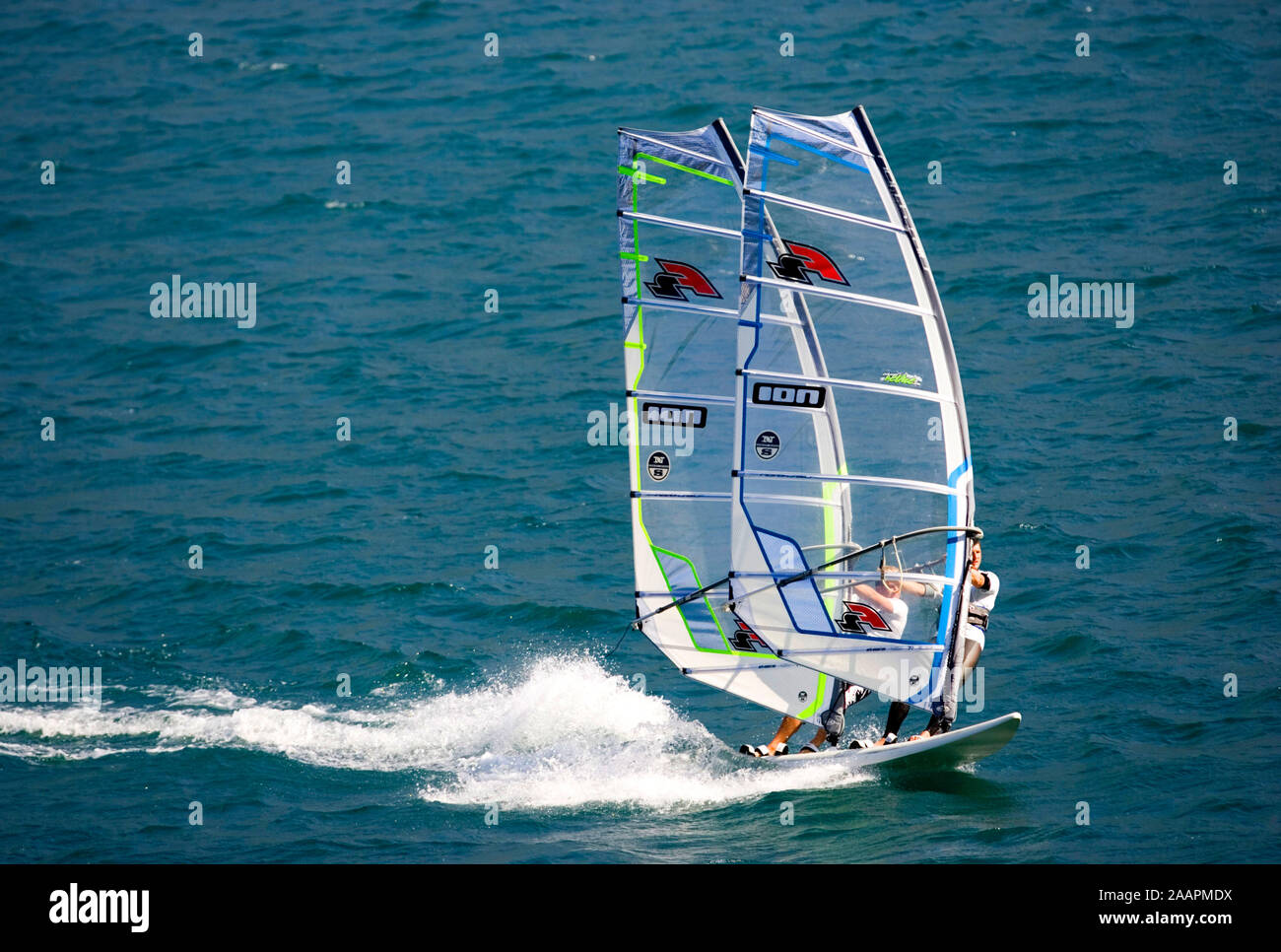 Surfen am Gardasee Stockfoto