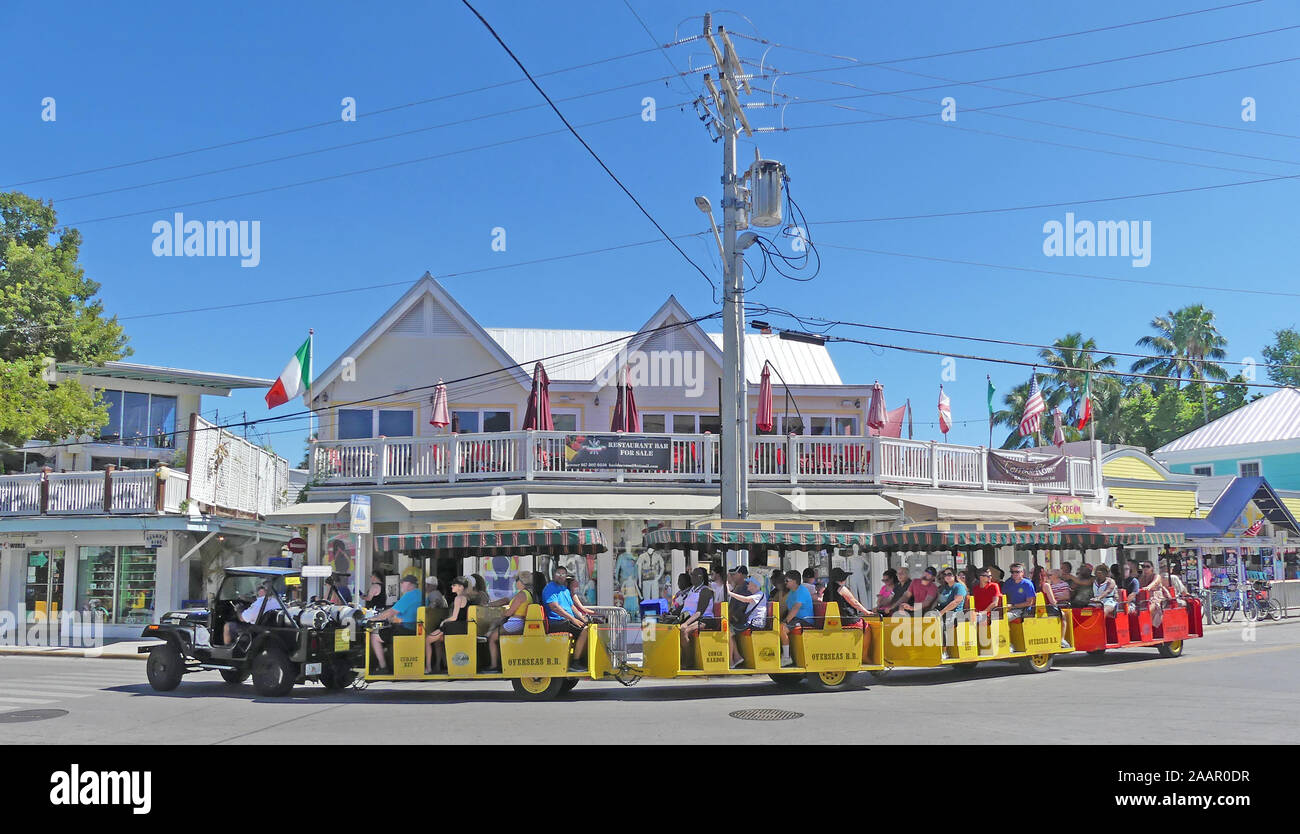 KEY WEST, Florida. Die touristische Straßenbahn am Mallory Square. Foto: Tony Gale Stockfoto