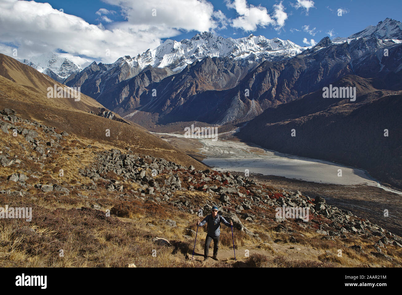 Blick auf den langtang Tal vom Dorf Kyanjin Gompa Stockfoto