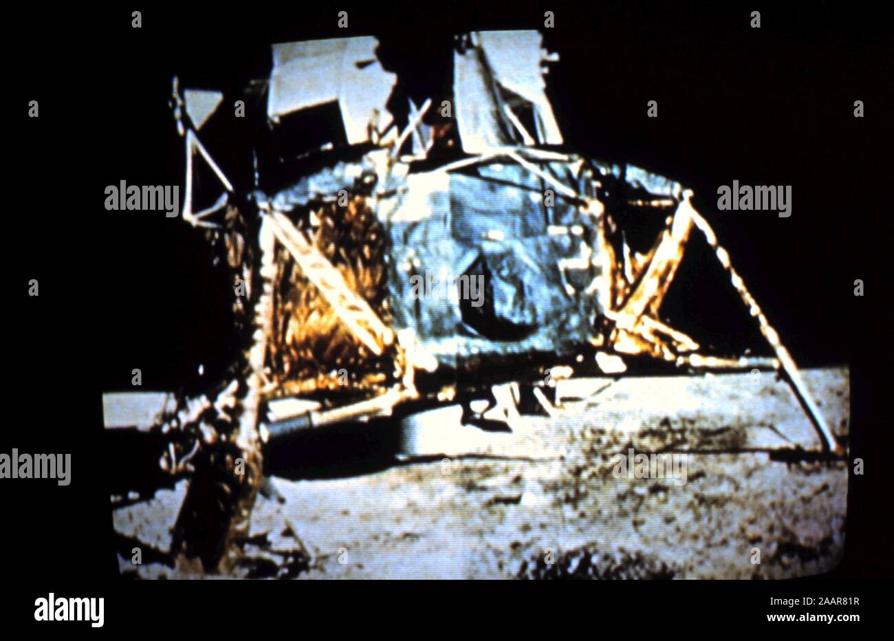 Teleclip Apollo 11 Lunar Module auf der Mondoberfläche - Foto direkt vom TV-Bildschirm ca. 1969-1972. Stockfoto