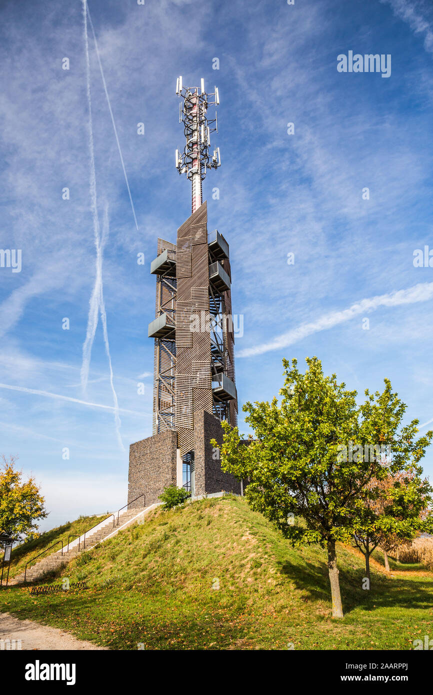 Romanka Aussichtsturm ist in der Nähe von Dorf Hruby Jesenik im Bezirk Nymburk in der zentralen Region. Der Tschechischen Republik. Es ist auch Antenne Stockfoto