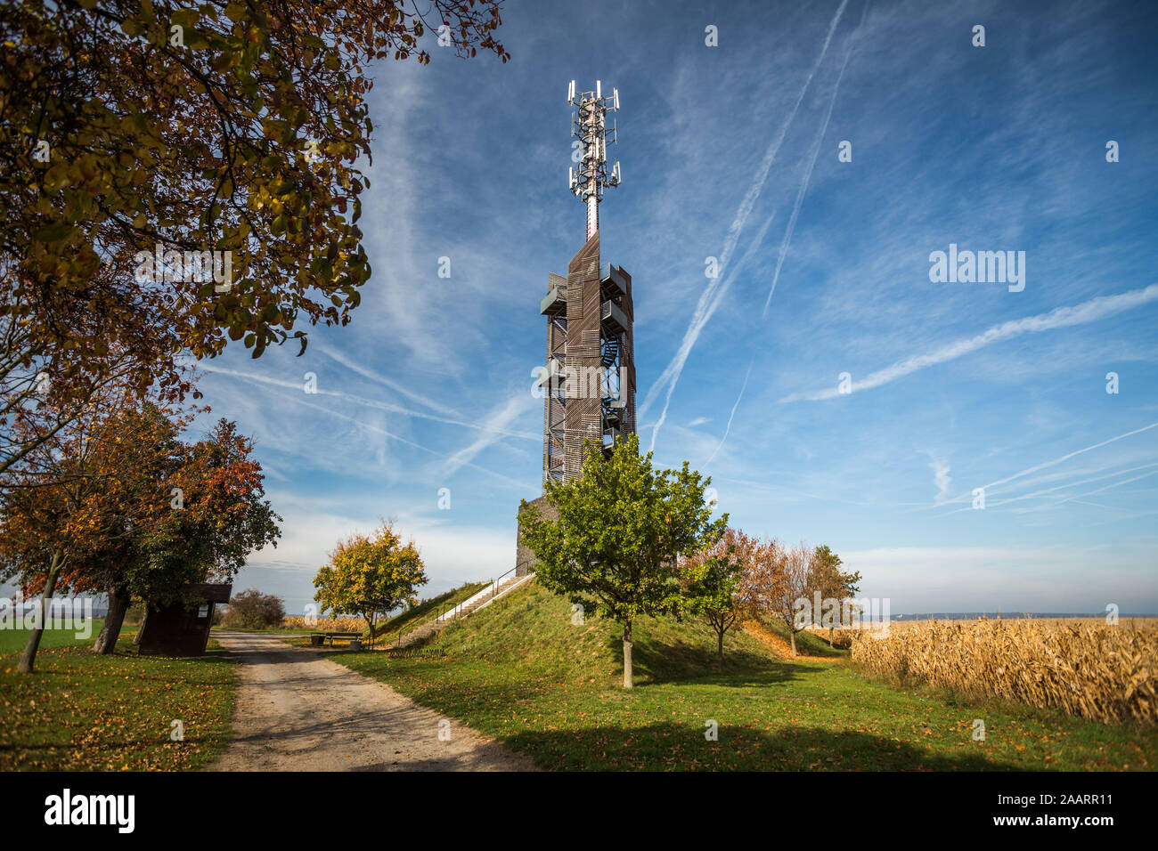 Romanka Aussichtsturm ist in der Nähe von Dorf Hruby Jesenik im Bezirk Nymburk in der zentralen Region. Der Tschechischen Republik. Es ist auch Antenne Stockfoto