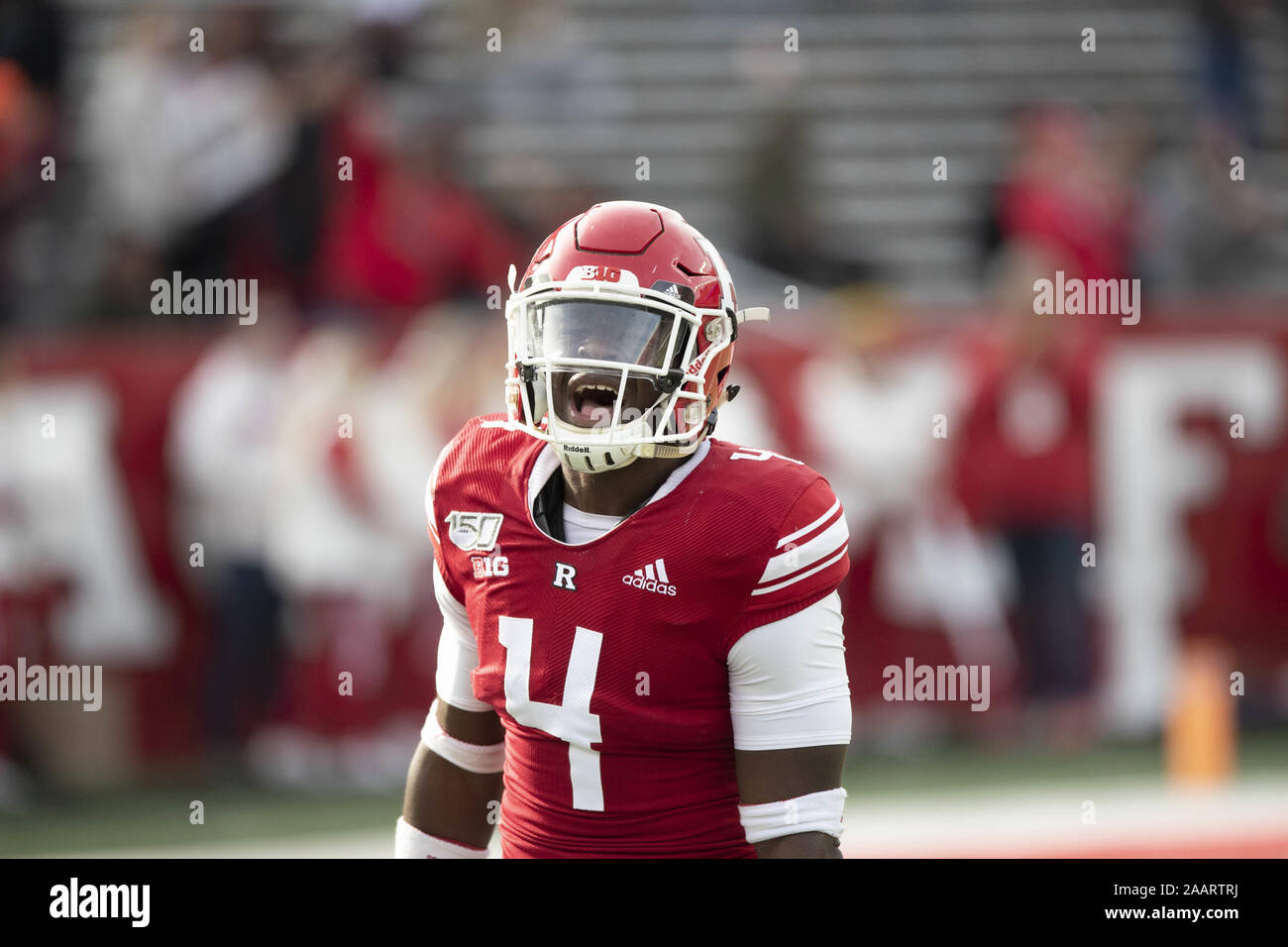 Piscataway, New Jersey, USA. 23 Nov, 2019. RUTGERS TIM BARROW reagiert, nachdem ein kaputtes Spiel gegen Michigan State während Spiel Action bei SHI Stadion in Piscataway, New Jersey. Michigan State heraus geschlossen Rutgers 27-0 Credit: Brian Zweig Preis/ZUMA Draht/Alamy leben Nachrichten Stockfoto