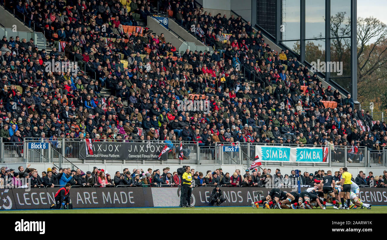 London, Großbritannien. 23 Nov, 2019. Ein volles Haus bei der Allianz Park für die europäischen Rugby Champions Cup Match zwischen Sarazenen und Fischadler in der Allianz Park, London, England am 23. November 2019. Foto von Phil Hutchinson. Nur die redaktionelle Nutzung, eine Lizenz für die gewerbliche Nutzung erforderlich. Keine Verwendung in Wetten, Spiele oder einer einzelnen Verein/Liga/player Publikationen. Credit: UK Sport Pics Ltd/Alamy leben Nachrichten Stockfoto