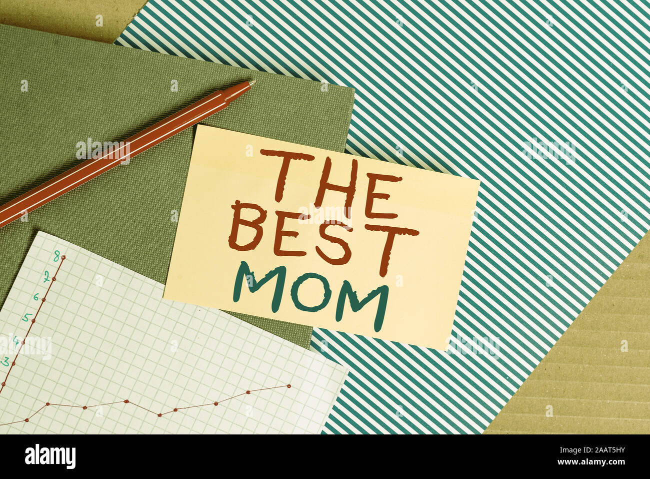 Konzeptionelle Handschrift zeigt die beste Mama. Begriff Sinne Wertschätzung für ihre Mutter liebe Gefühle Kompliment Pappe Pappe offic Gestreift Stockfoto