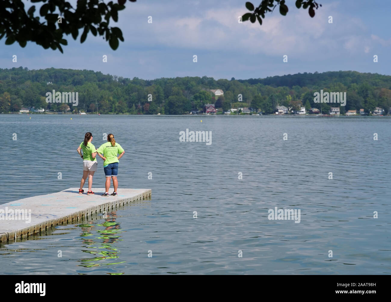 East Hampton, CT USA. Sep 2017. Frauen freiwilligen darauf, Ihnen bei der Wiederherstellung von eingehenden Mannschaft Mannschaften. Stockfoto