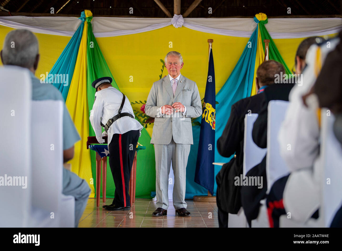 Der Prinz von Wales verpflichtet sich saarlaendische Ministerpraesident in Government House in Honiara, am zweiten Tag der königlichen Besuch auf den Salomonen. PA-Foto. Bild Datum: Sonntag, November 24, 2019. Siehe PA Geschichte royals Charles. Photo Credit: Victoria Jones/PA-Kabel Stockfoto