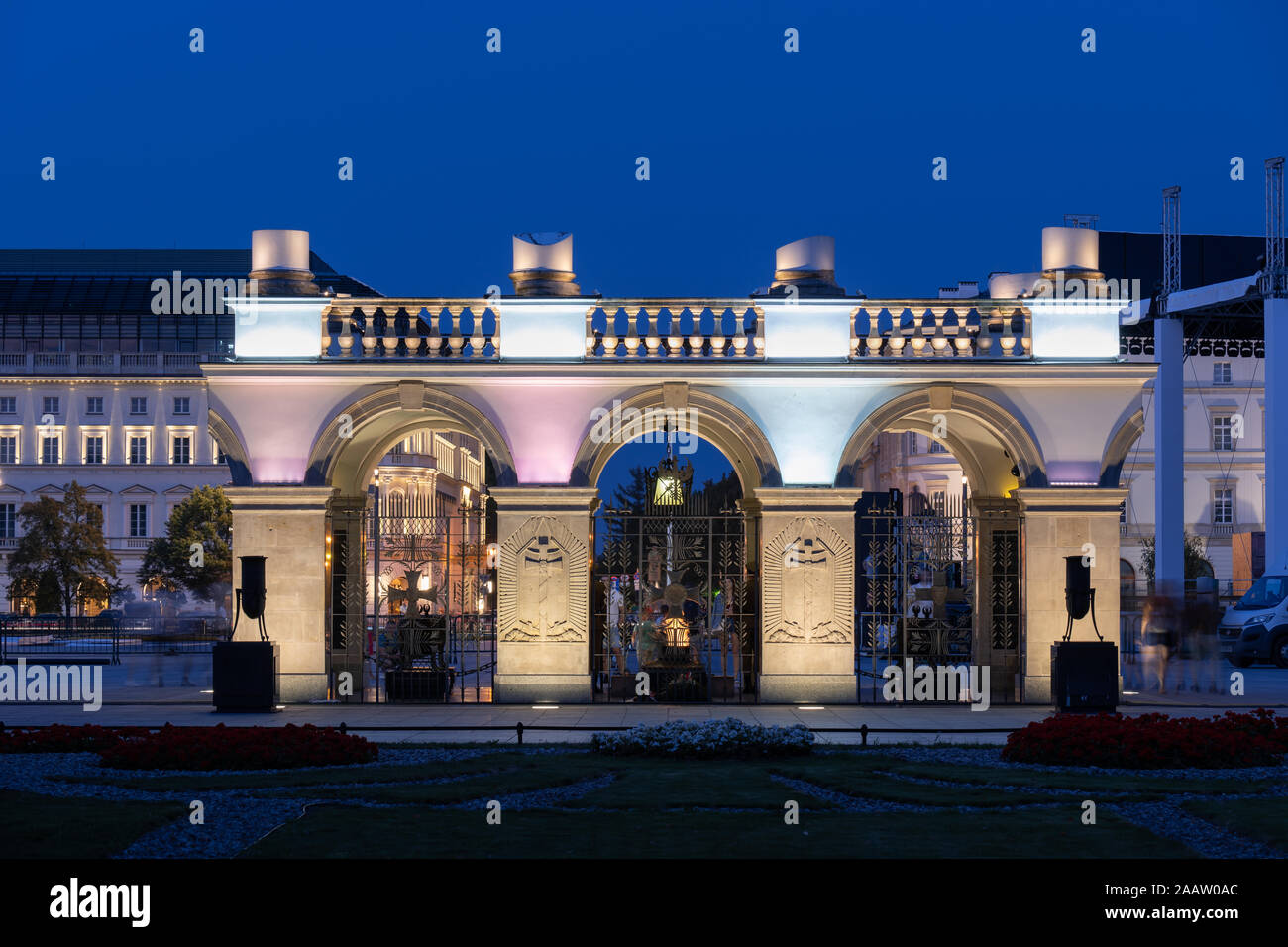 Grabmal des Unbekannten Soldaten in der Nacht in der Stadt Warschau, Polen, auf Pilsudski Platz, letzte überlebende Teil der Sächsischen Palace Stockfoto
